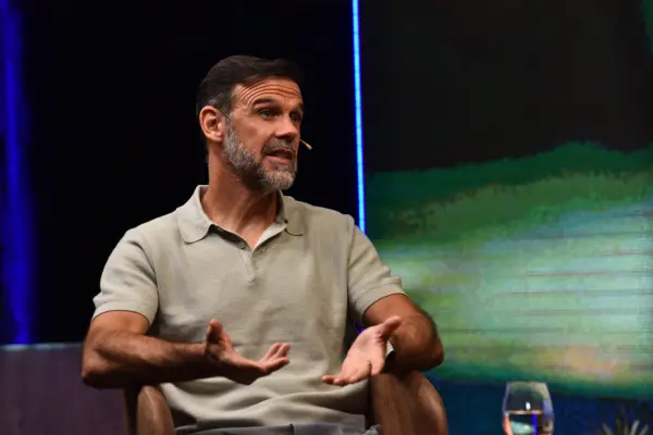 De enfrentar a Maradona a compartir vestuario con Baggio y Guardiola: hoy Yllana lidera en San Martín