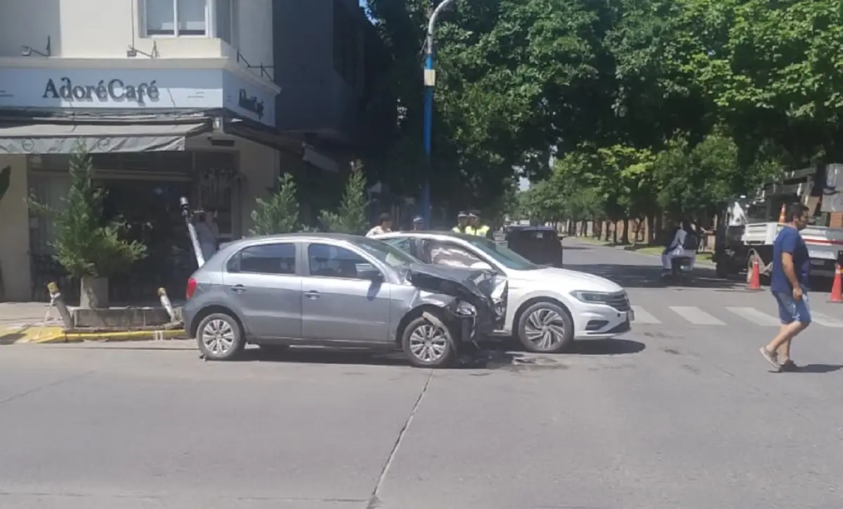 ACCIDENTE. Los autos que protagonizaro el choque. 