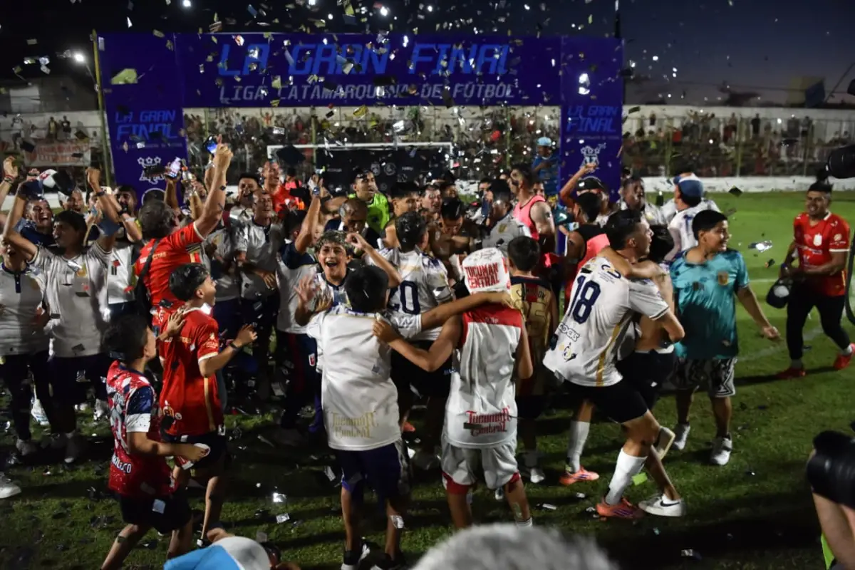 Festejos después de la tanda de penales. 