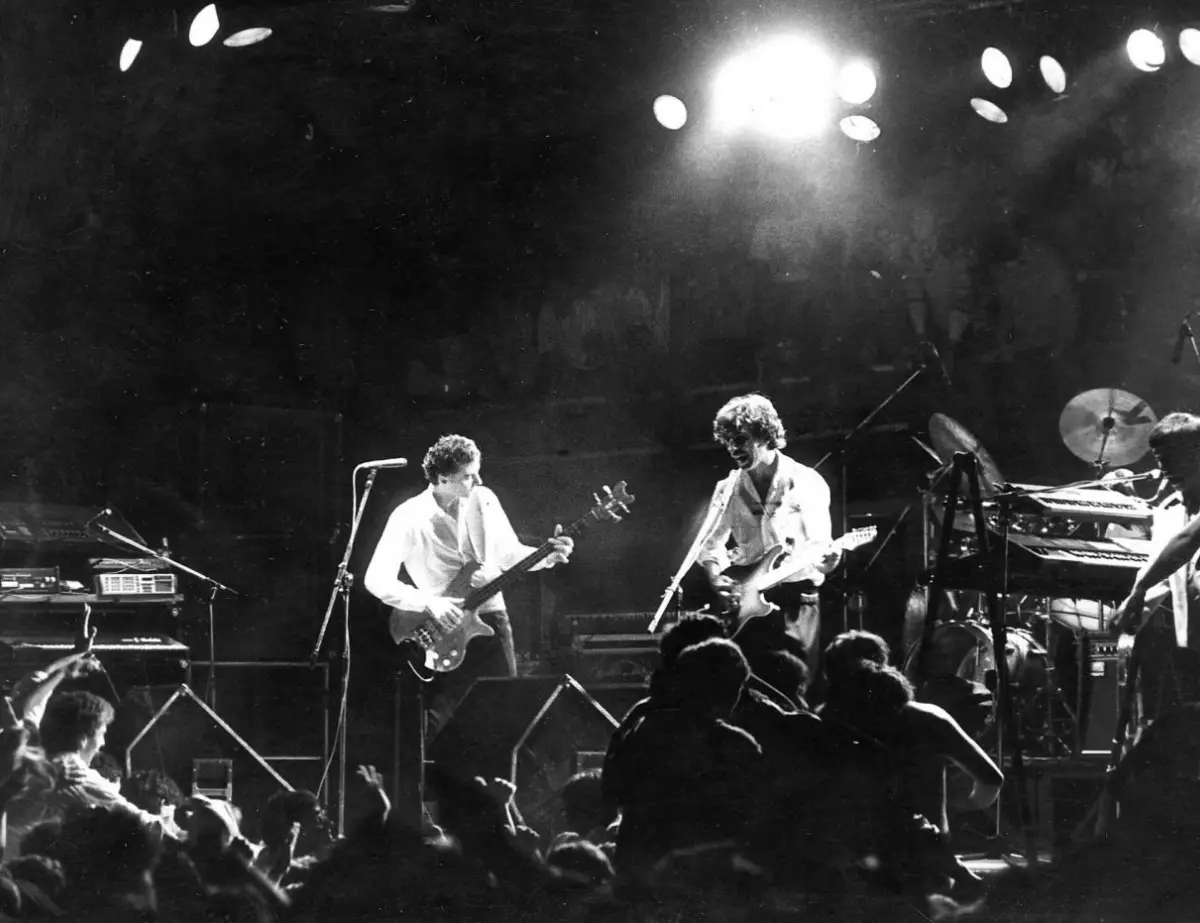 Recuerdos fotográficos: 1986. Unos 50 inadaptados agreden a Charly y a Pedro Aznar en Villa Luján