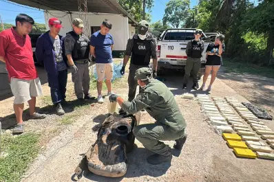 Una familia viajaba en una camioneta rellena con 65 kilos de cocaína