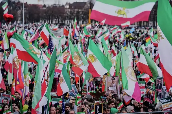 Unas 250.000 personas marchan contra el régimen iraní