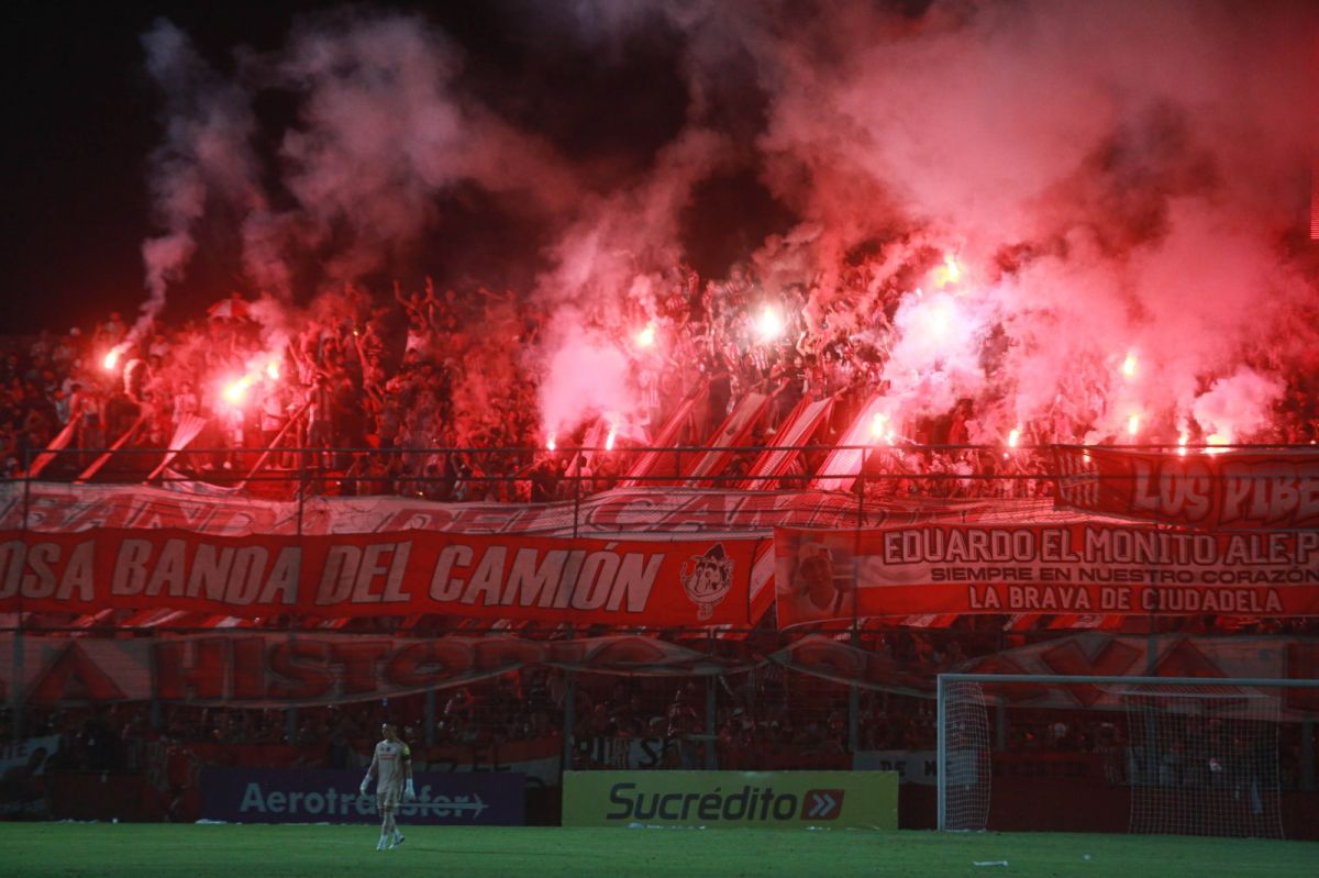 l corte de luz impidió completar el partido y dejó la historia inconclusa. 