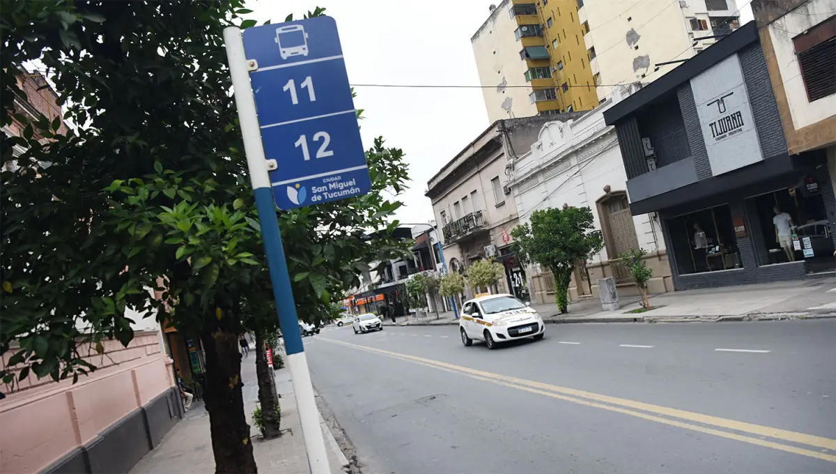 MENOS FRECUENCIA. Los colectivos en la capital circularán con los horarios de los domingos.