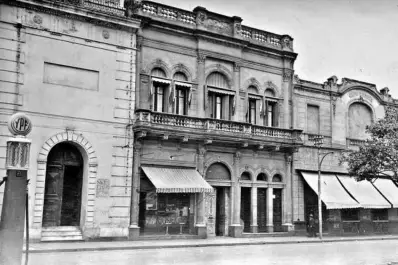 Recuerdos fotográficos: 1926. Se instalan los primeros surtidores de nafta en las veredas