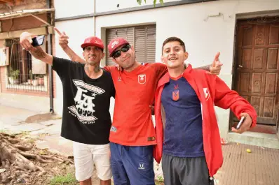 El amanecer del “Rojo”: Tucumán Central vivió su fiesta hasta casi el mediodía