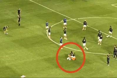 Heladerita y polémica en La Bombonera: el gesto de Cavani que enfureció a un histórico de Boca