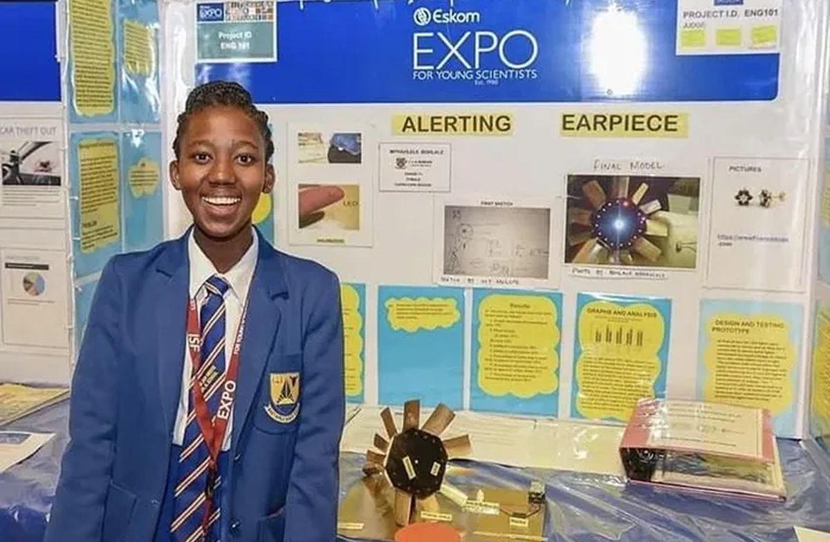 INVENTO JUVENIL CON IMPACTO REAL. El aro que envía alertas y ubicación en casos de peligro. / BOHLALE MPHAHLELE