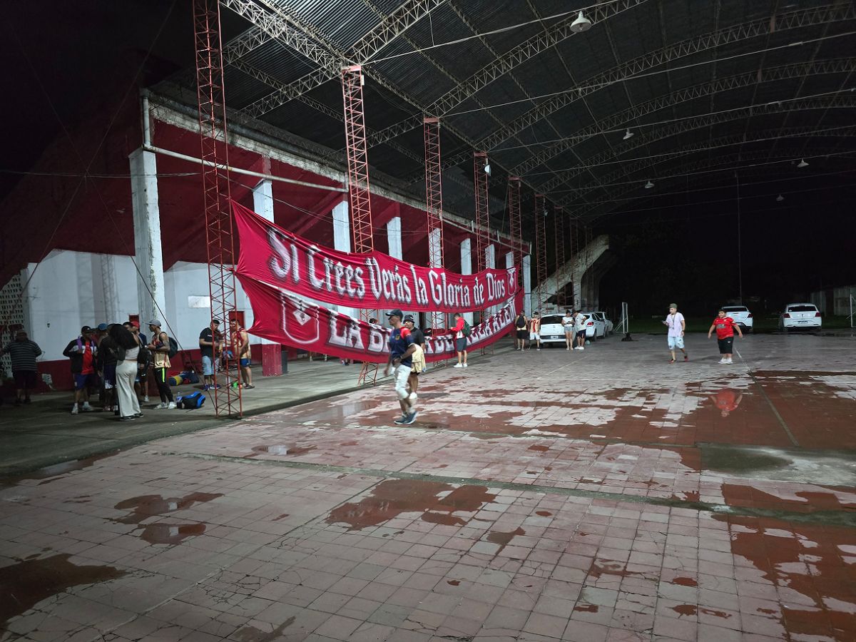 Madrugada histórica en Villa Alem: así esperaron a Tucumán Central tras el ascenso al Federal A