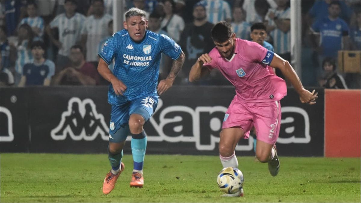 DEBUT. Carlos Abeldaño fue titular por primera vez con la camiseta de Atlético en la goleada ante Estudiantes de Río Cuarto en el José Fierro.