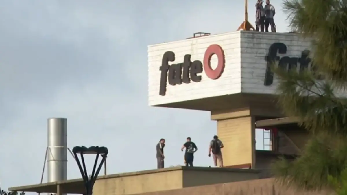 La Justicia ordenó desalojar el predio de FATE: los trabajadores aseguran que se quedarán hasta que reabra la fábrica