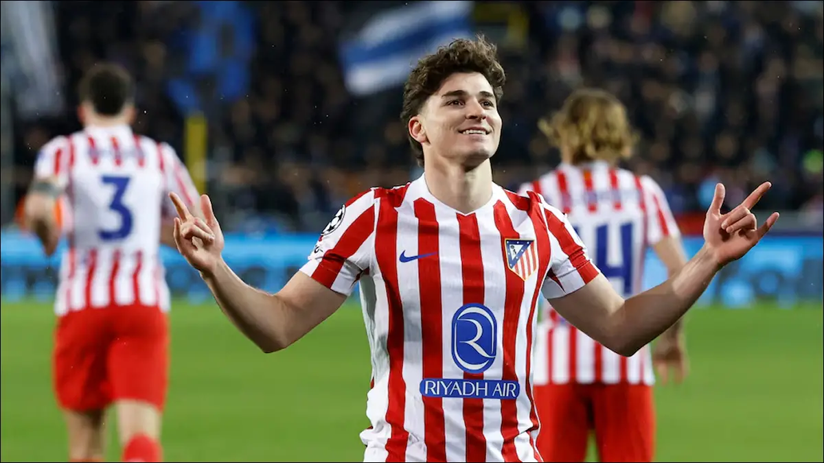 DE PENAL. El delantero argentino abrió el marcador en Bélgica y alcanzó su quinto tanto en la actual edición del torneo europeo.