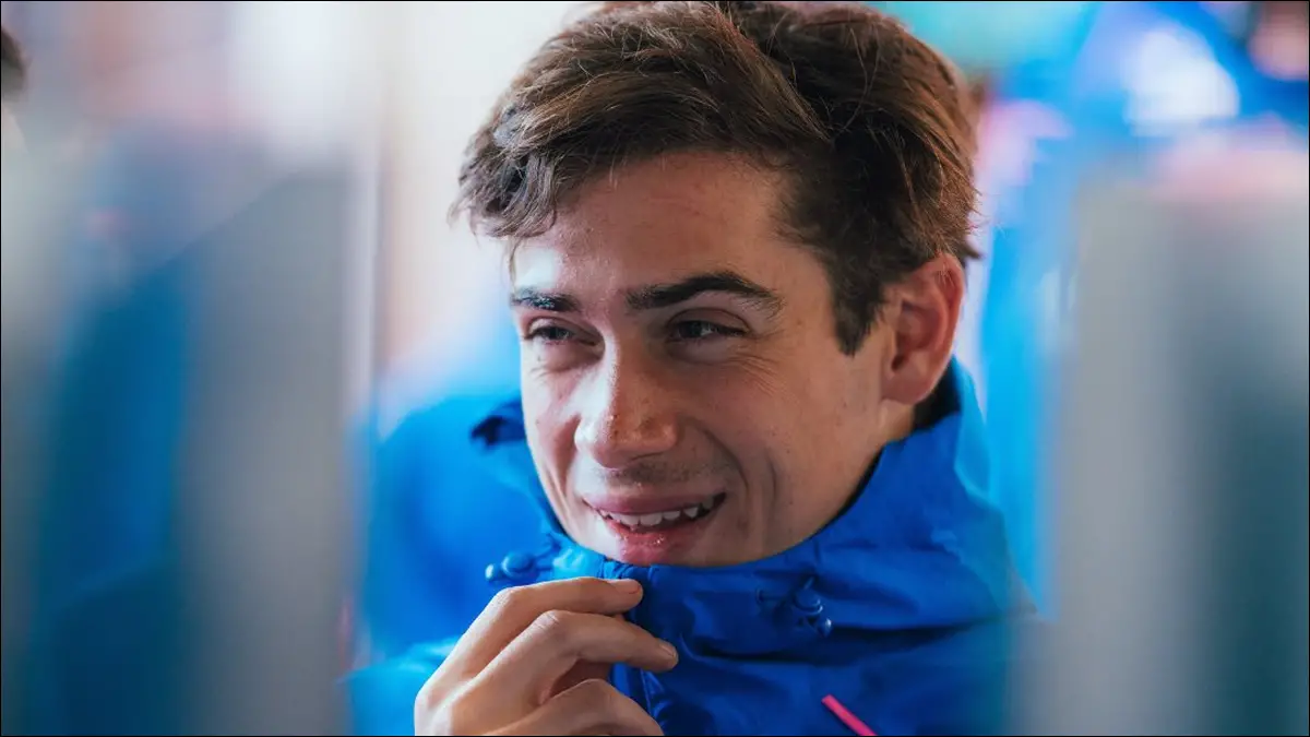 PILOTO TITULAR. Franco Colapinto será uno de los protagonistas de la nueva entrega del documental que muestra la intimidad del campeonato mundial.