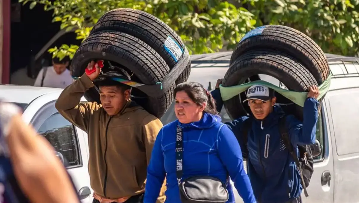 YA FUE. El paso de cubiertas se había convirtido en uno de las principales actividades en la frontera norte de Salta. 