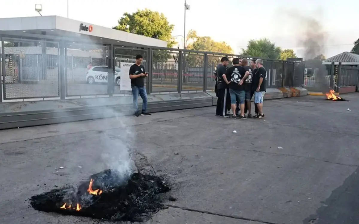 Protestan dentro de la fábrica Fate