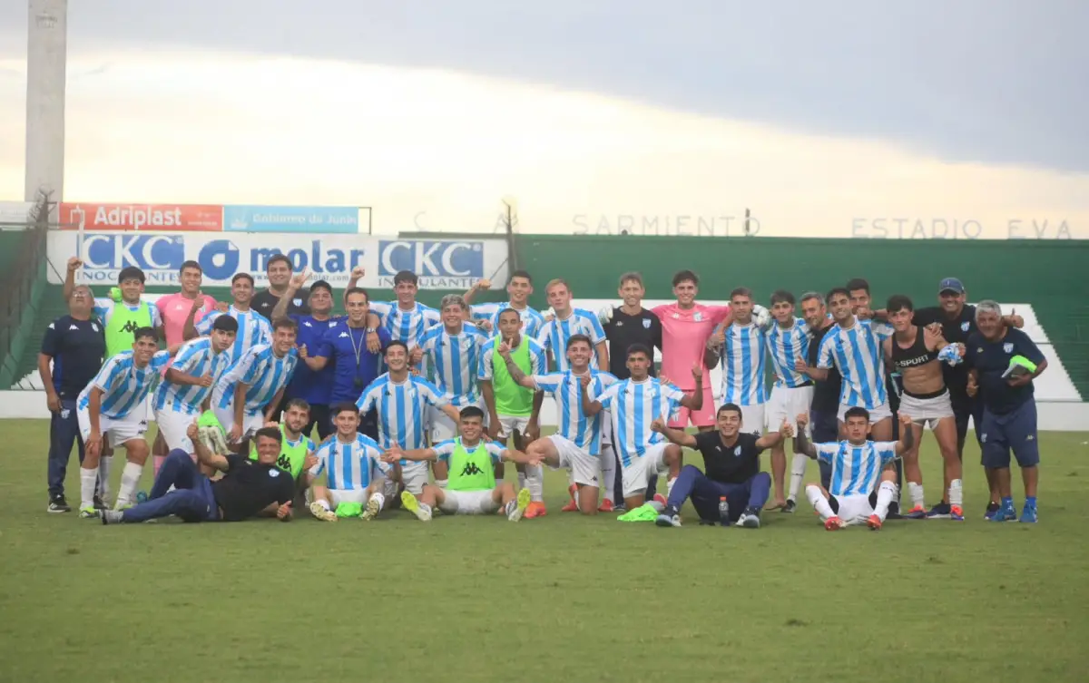 DE RACHA. La Reserva de Atlético celebra un nuevo triunfo de visitante, el segundo consecutivo en el Torneo Proyección 2026.