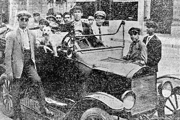 Recuerdos fotográficos: 1920. “Chop”, el perro mascota de choferes y de mozos