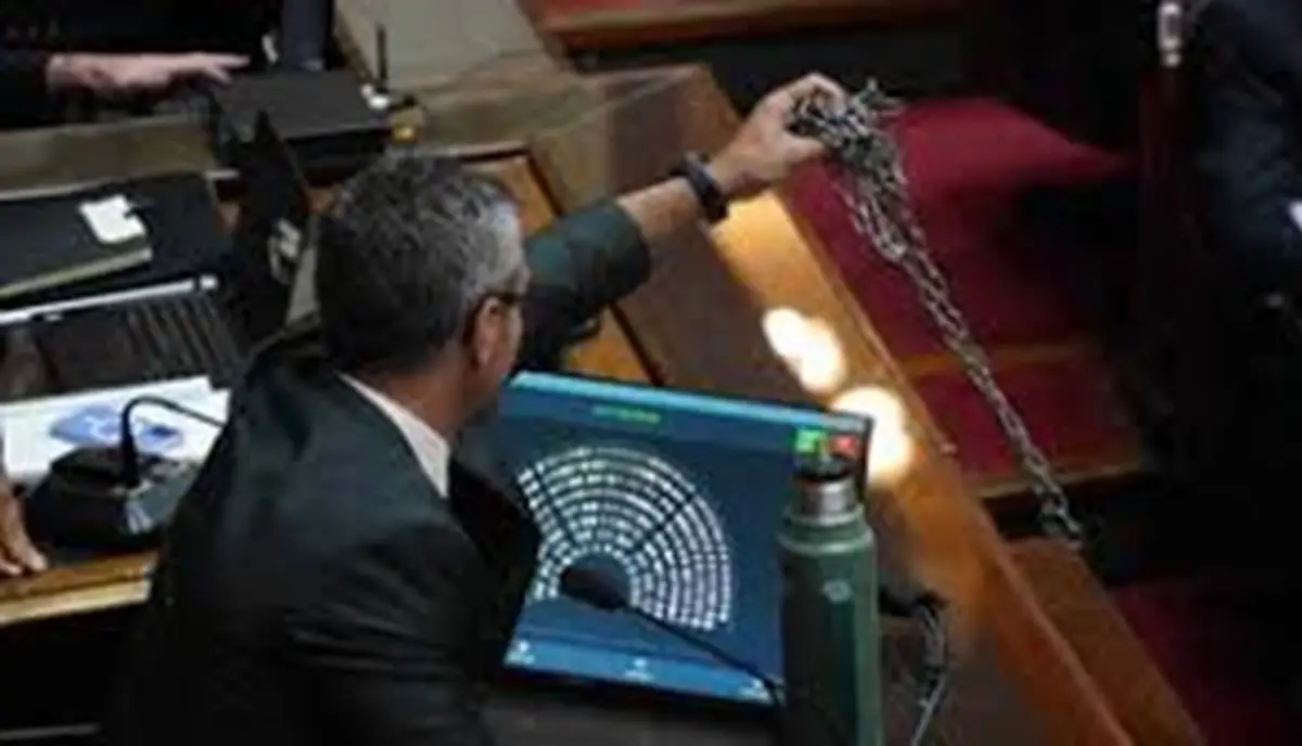 MARTÍN MENEM, MOLESTO CON el regalo de otro diputado