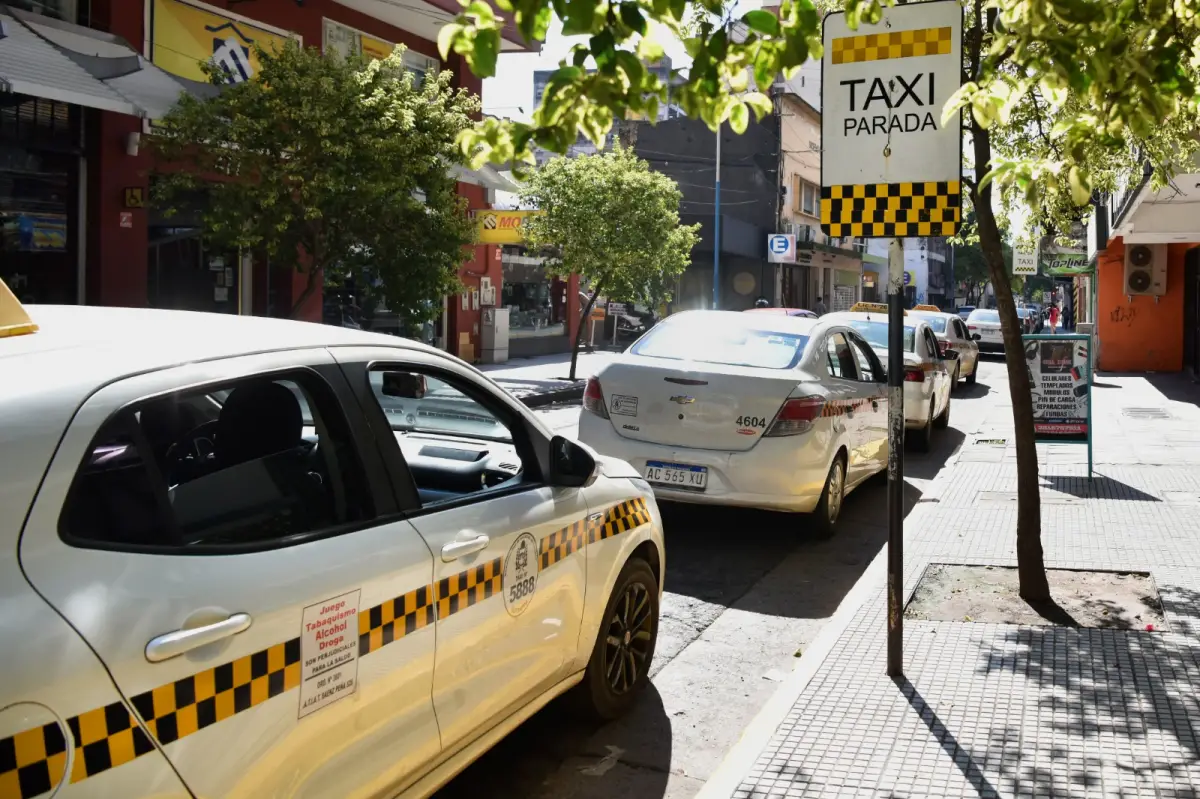 POCO MOVIMIENTO. Los taxistas sintieron el impacto del paro de la CGT. LA GACETA/FOTO DE MARÍA SILVIA GRANARA 