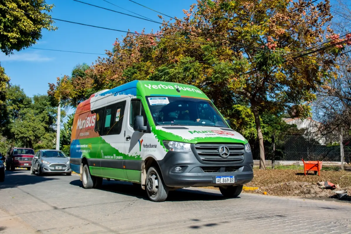 El servicio de minibus en Yerba Buena funciona normalmente.