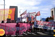 Paro nacional: organizaciones de izquierda cortan parcialmente el puente Lucas Córdoba