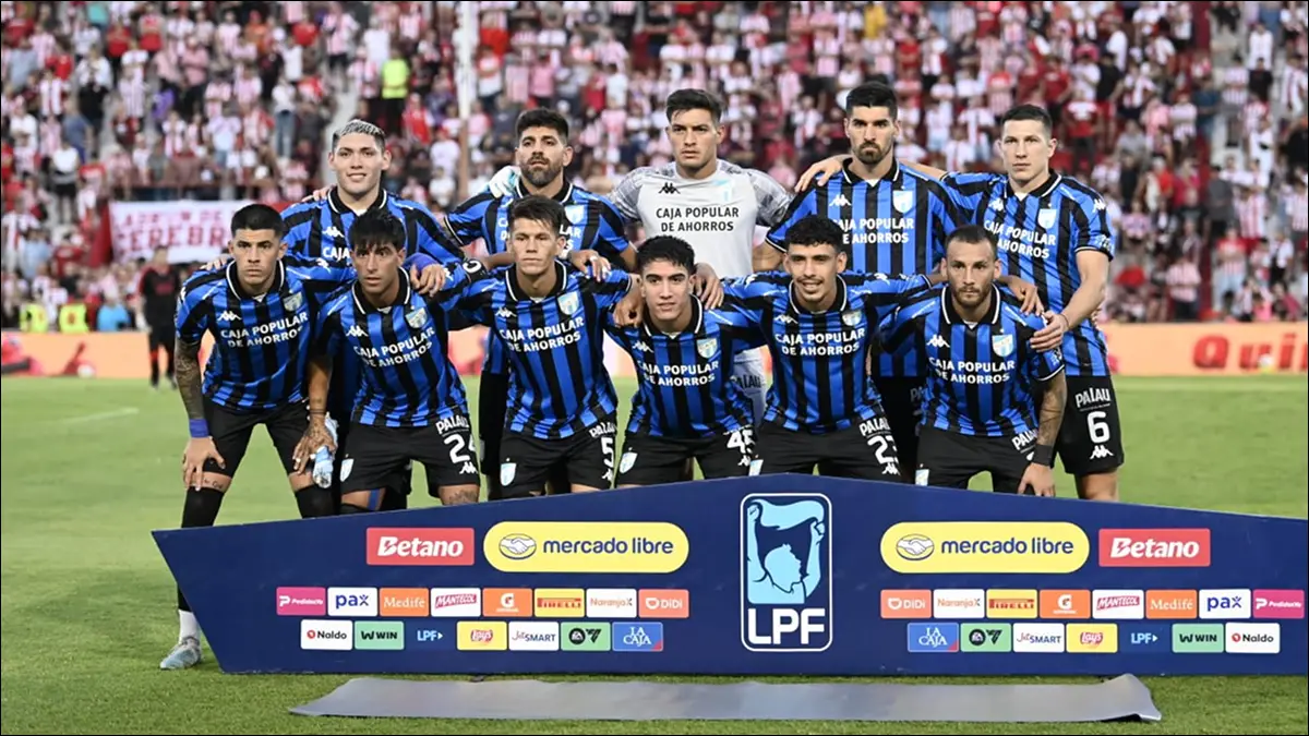 LUCHA SIN PREMIO. El equipo mostró momentos de reacción y encontró el empate, pero volvió a quedarse con las manos vacías en el cierre del partido.