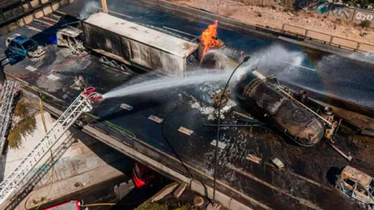 TRAMPA MORTAL. Varios vehiculos quedaron atrapados. FOTO GENTILEZA / PERFIL