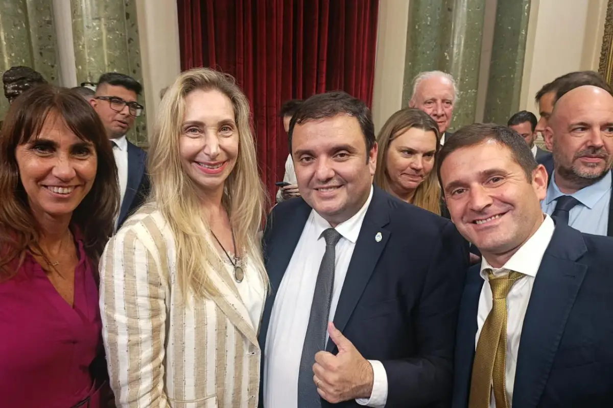 EN EL CONGRESO. Los legisladores de LLA Tucumán, con Karina Milei.