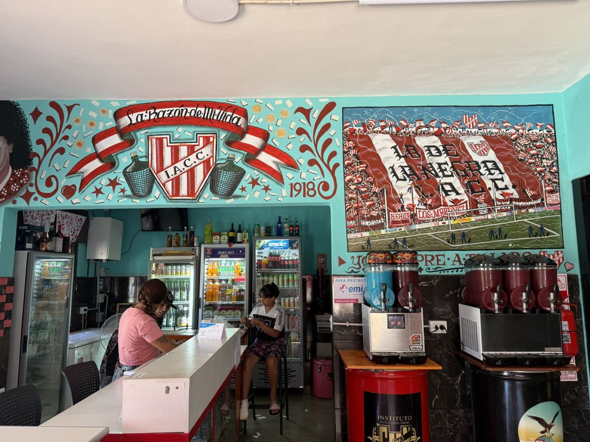 PERSONALIZADO. Así luce por dentro el bar 