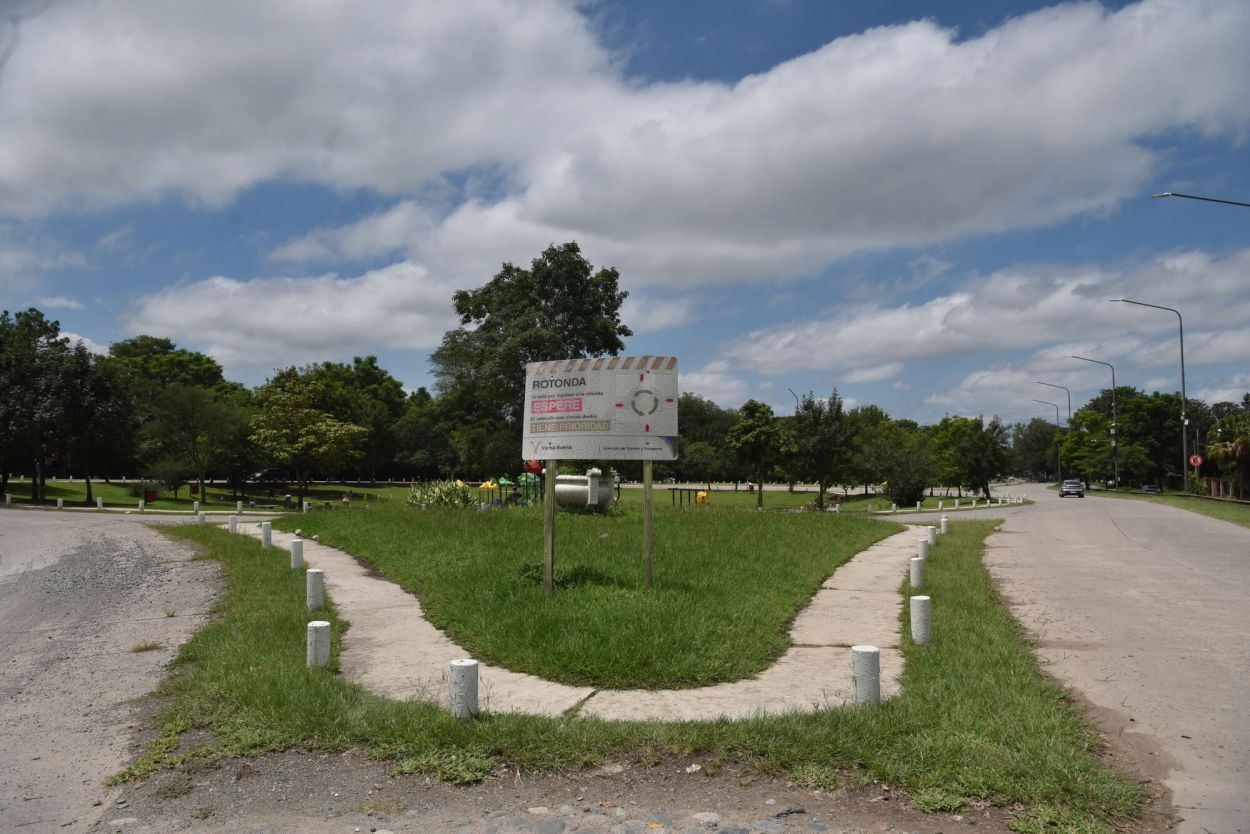 ROTONDA. A pocas cuadras del pie del cerro se encuentra el salón de fiestas.