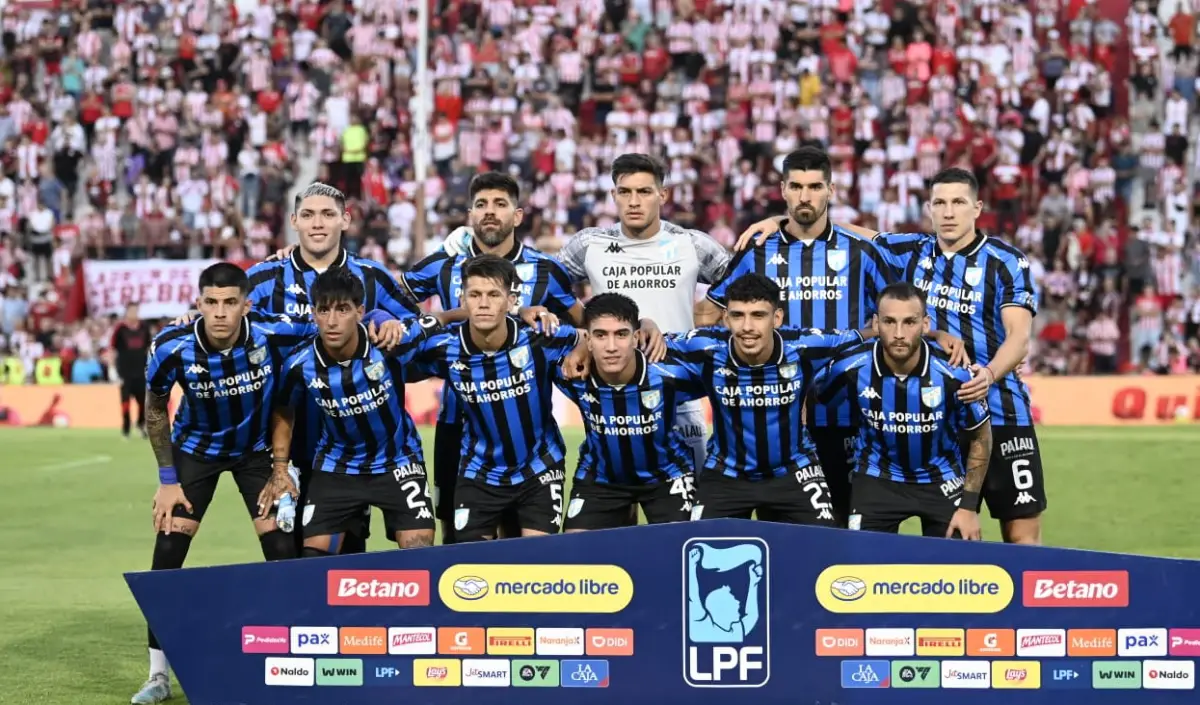 ANGUSTIADOS. Según Di Placido, los jugadores de Atlético fueron destratados por el árbitro Fernando Espinoza.