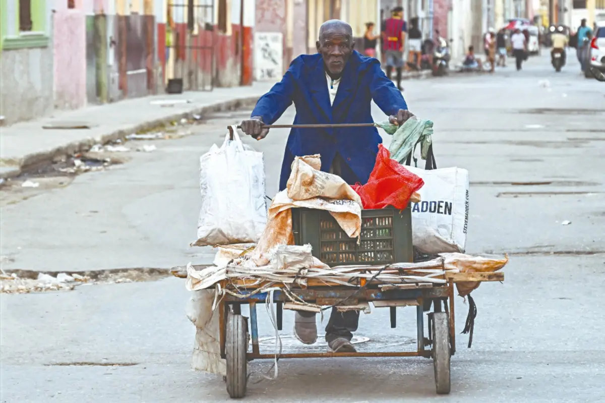 Cuba se recluye en las cavernas