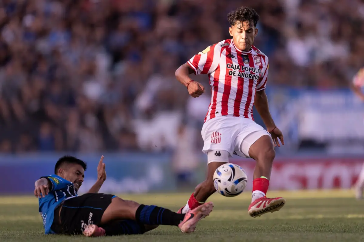 CUMPLE. Alan Cisnero tuvo otra buena actuación.