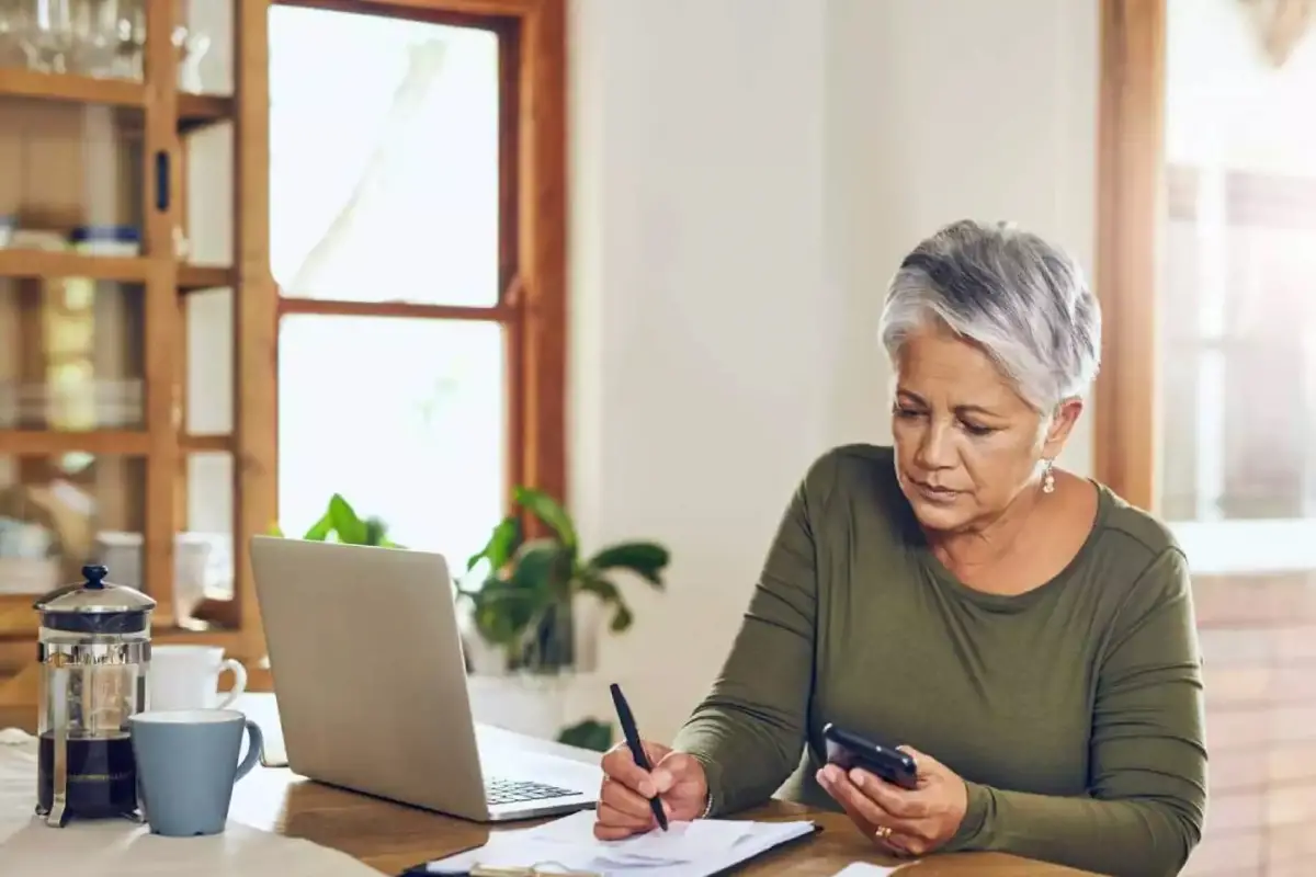 Mujeres y retiro: decisiones tempranas  para una vejez independiente