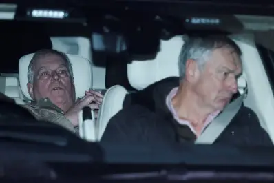 La vinculación del ex príncipe Andrés con el caso Epstein: cómo se consiguió una foto histórica