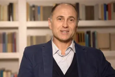 Adrián Bravi: “Las lenguas determinan nuestra forma de ser y de estar en el mundo”