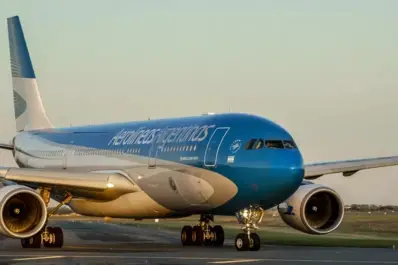 Un fondo redobla la presión para embargar activos argentinos por la expropiación de Aerolíneas
