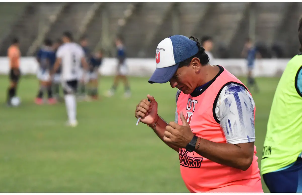 Walter Arrieta continuará como entrenador del Rojo.