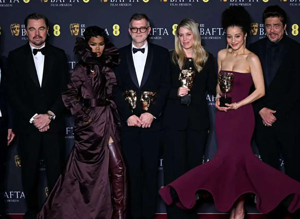 GALA. “PTA” (centro) y sus actores en la gala de los Bafta, en Londres.