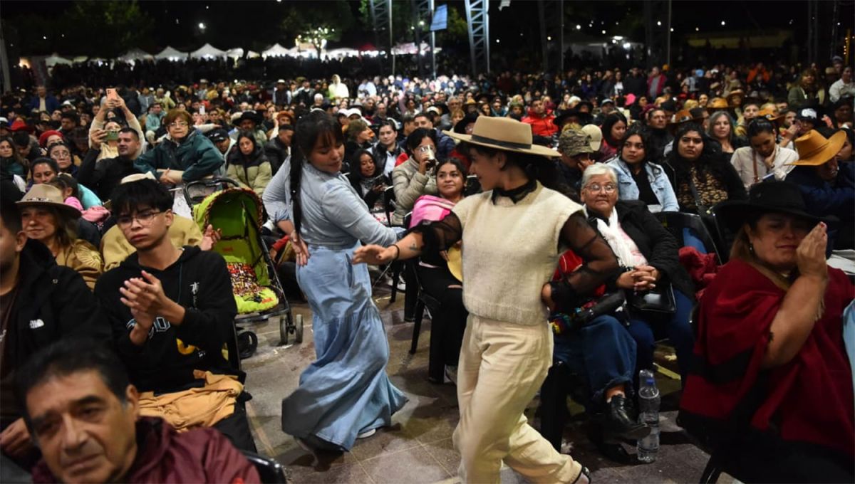 El Chaqueño Palavecino y la lluvia: los grandes protagonistas de la segunda noche de la Fiesta del Queso