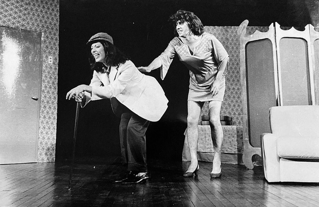 Recuerdos fotográficos: 1986. Éxito arrollador de la obra “Cambiemos los papeles”