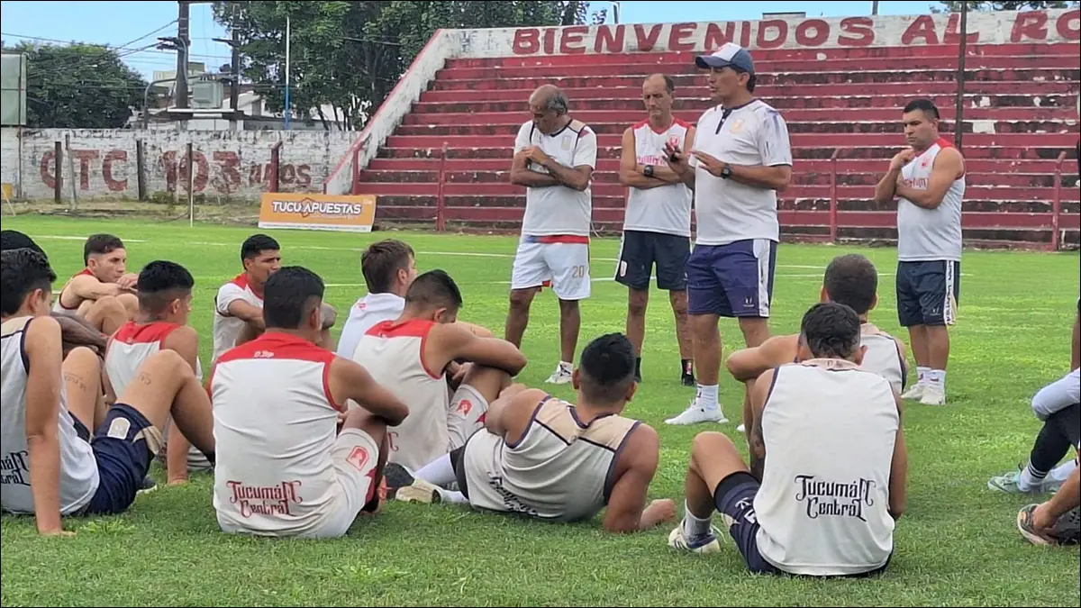 PUESTA EN MARCHA. El plantel retomó los entrenamientos bajo las indicaciones de Walter Arrieta y comenzó a prepararse para afrontar el desafío del Federal A tras el ascenso.