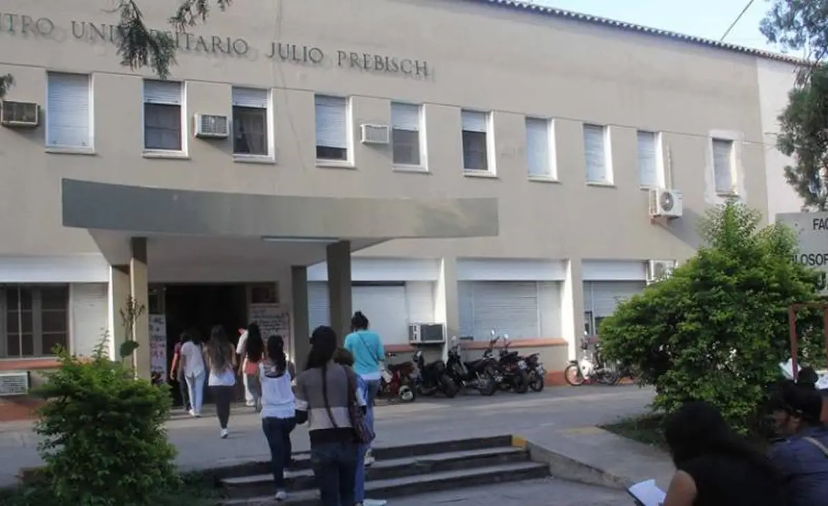 DE INGLÉS A COREANO. Con horarios flexibles y exámenes internacionales, la UNT presentó su oferta 2026 para quienes buscan sumar una lengua a su perfil académico o laboral. / FILO UNT