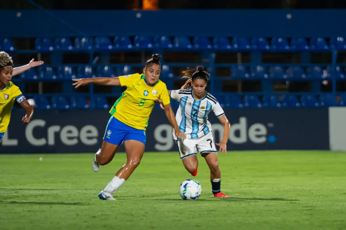 PANORAMA COMPLICADO. La Selección Argentina femenina Sub-20 sufrió una dura derrota frente a Brasil y redujo exponencialmente sus chances de clasificarse al Mundial.