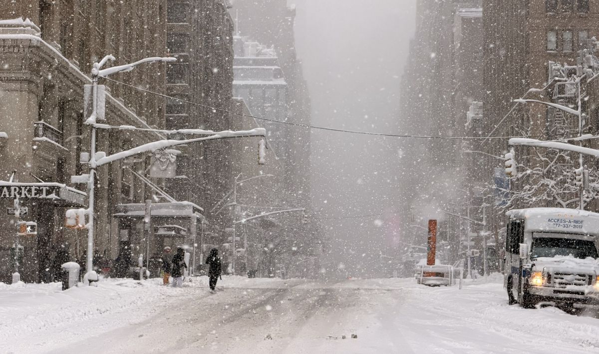 Qué pasa cuando Nueva York se detiene: la ciudad que nunca duerme bajo una tormenta extrema