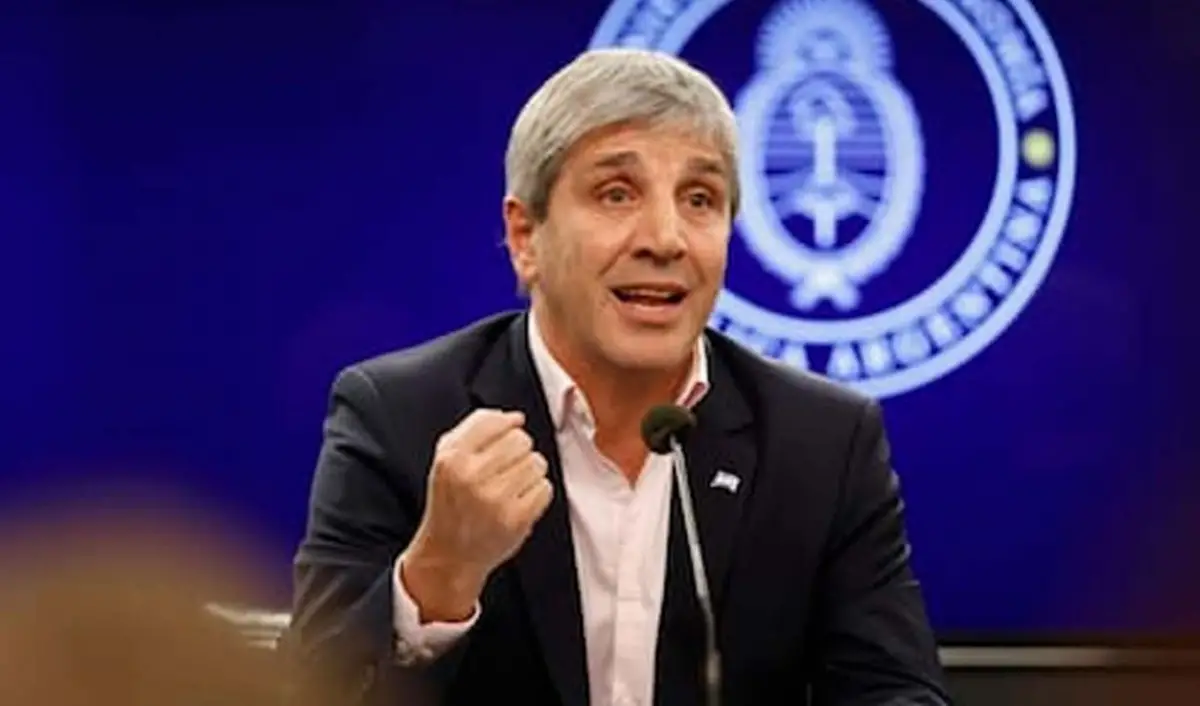 OBJETIVO. La cartera que conduce Luis Caputo anunció que los recursos se destinarán al pago de los vencimientos de deuda en moneda extranjera por más de US$ 4.200 millones del próximo julio.