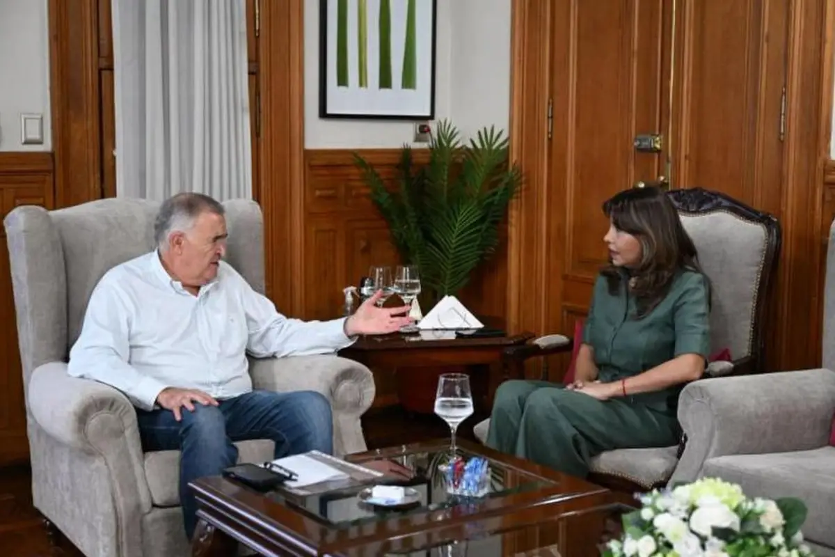 REUNIÓN. Jaldo agradeció el compromiso de Mendoza con Tucumán. 