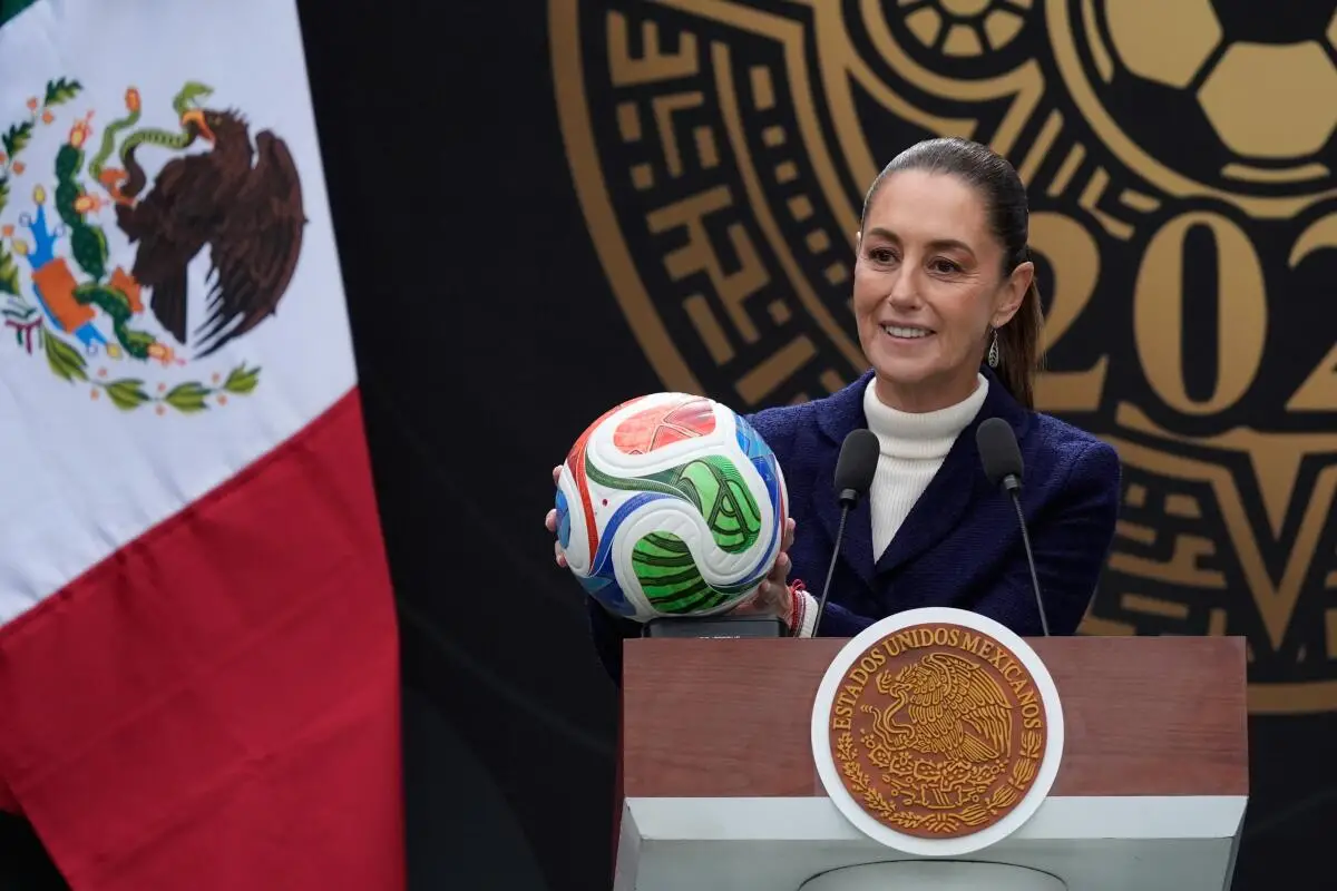 CONFIANZA. Claudia Sheinbaum asegura haber restablecido el control en Jalisco y asegura que no habrá problemas con la sede de la Copa del Mundo. 