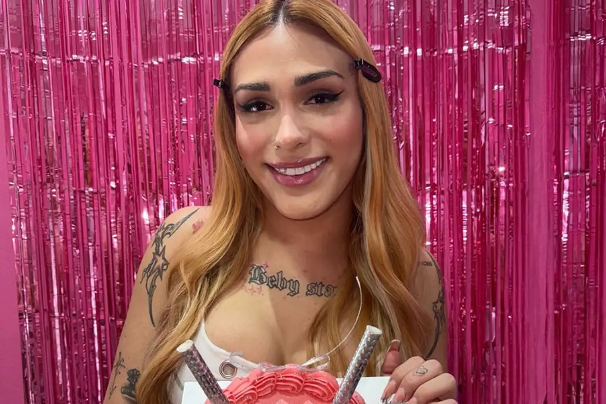 Danelik celebró sus cinco millones de seguidores con una torta que dedicó a su comunidad.