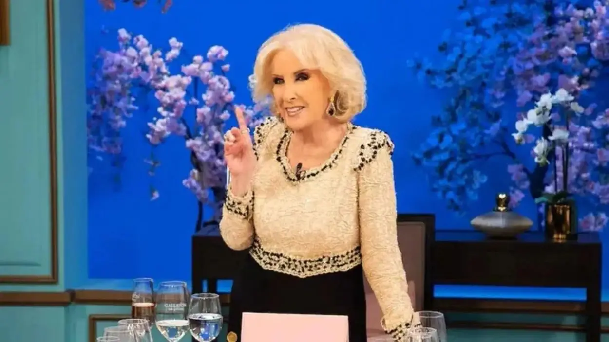 ESTRELLA. Mirtha Legrand, a sus 99 años, sigue conquistando a los argentinos con sus mesazas. 
